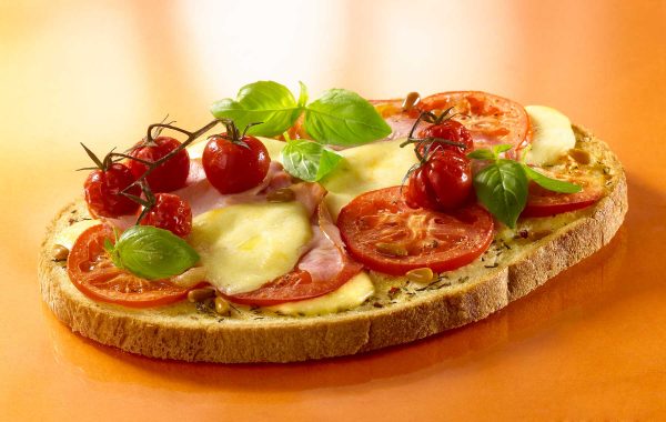 Bruschetta-Tomate-Mozzarella-600x380